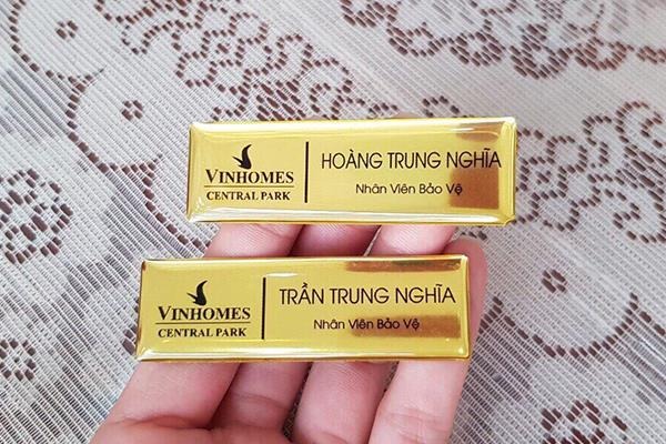 Làm thẻ tên nhân viên
